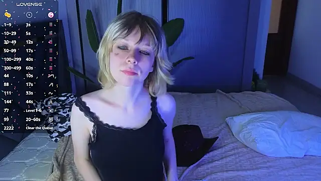 Snapshot of MollySally chatting on May 16, 10:12 am MollySally online show from May 16, 10:12 am