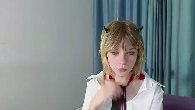 Snapshot of MollySally chatting on May 20, 5:57 am MollySally online show from May 20, 5:57 am