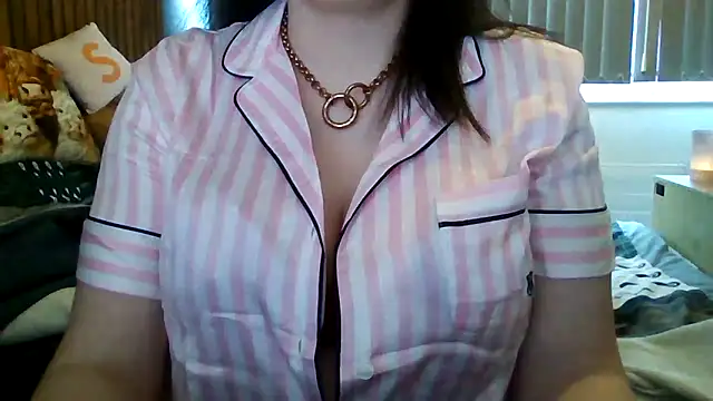 Snapshot of StaceyXOXO chatting on February 27, 2:28 pm StaceyXOXO online show from February 27, 2:28 pm