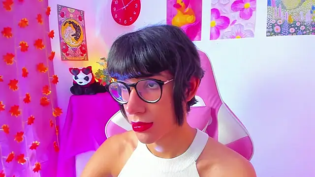 Madeline 21 online show from March 18, 5:10 am