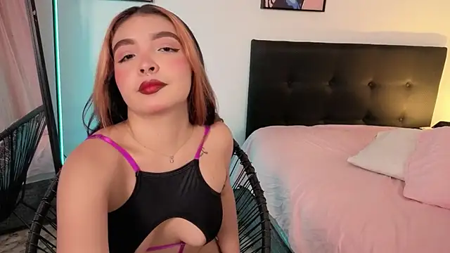 Snapshot of Maia_Mancini05 chatting on May 20, 8:04 pm Maia Mancini05 online show from May 20, 8:04 pm