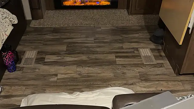 Snapshot of helovesanalbicouple chatting on March 4, 11:27 am helovesanalbicouple online show from March 4, 11:27 am