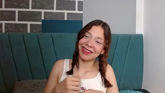 Snapshot of Sweet_kitty_05 chatting on April 21, 2:51 am Sweet kitty 05 online show from April 21, 2:51 am