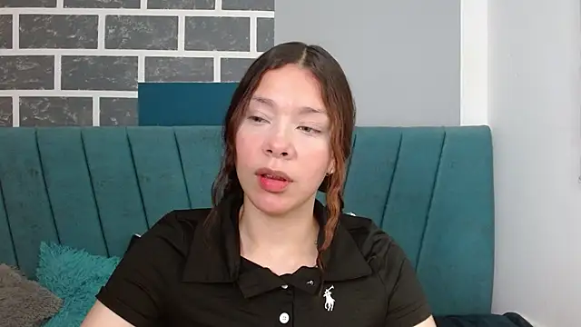 Snapshot of Sweet_kitty_05 chatting on May 4, 1:45 am Sweet kitty 05 online show from May 4, 1:45 am