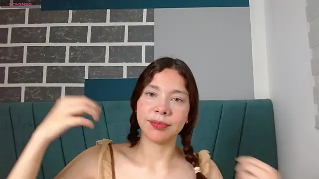 Snapshot of Sweet_kitty_05 chatting on May 16, 11:36 pm Sweet kitty 05 online show from May 16, 11:36 pm