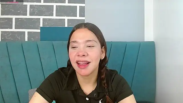 Snapshot of Sweet_kitty_05 chatting on May 24, 5:40 pm Sweet kitty 05 online show from May 24, 5:40 pm