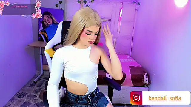 Snapshot of Sophiaa_doll_ chatting on July 27, 3:24 am Sophiaa doll online show from July 27, 3:24 am