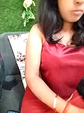 Snapshot of Tinaa_baby chatting on April 6, 1:47 am Tinaa baby online show from April 6, 1:47 am