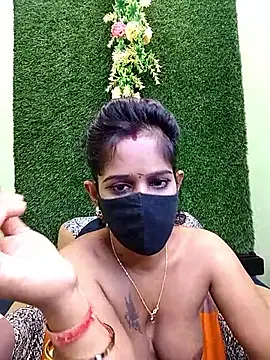 Snapshot of Tinaa_baby chatting on April 14, 5:24 am Tinaa baby online show from April 14, 5:24 am
