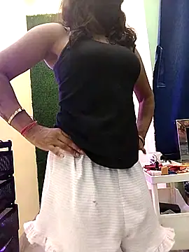 Snapshot of Tinaa_baby chatting on April 14, 5:52 pm Tinaa baby online show from April 14, 5:52 pm