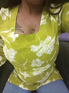Snapshot of Tinaa_baby chatting on May 6, 6:35 pm Tinaa baby online show from May 6, 6:35 pm