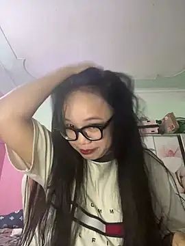 Leeeeiu online show from May 21, 3:08 pm
