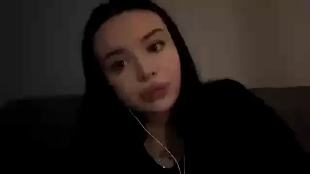 Snapshot of PerfectLila chatting on March 4, 4:18 am PerfectLila online show from March 4, 4:18 am