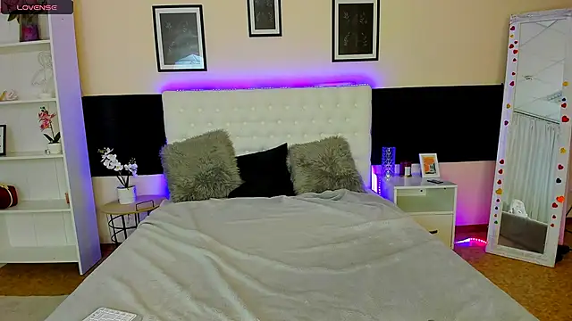 DellaRows online show from May 24, 5:45 am