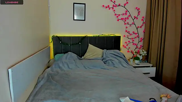 DellaRows online show from May 28, 5:49 am