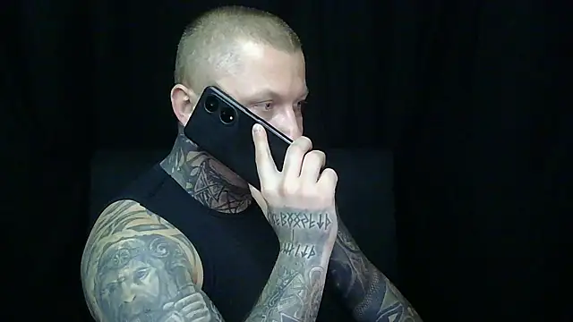 devilWithTats online show from May 14, 11:17 am