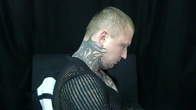 devilWithTats online show from May 21, 12:12 pm