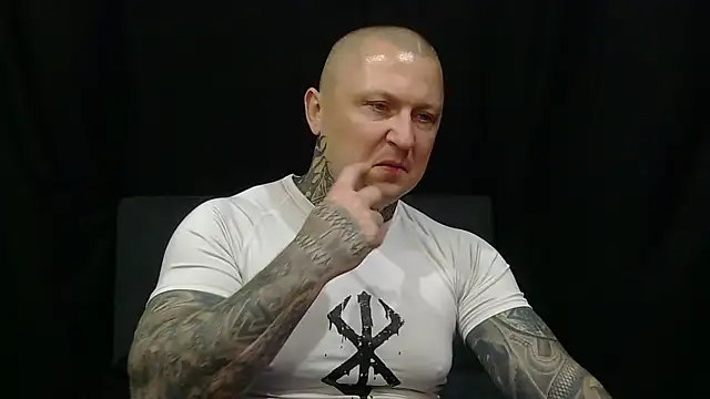 devilWithTats online show from May 25, 7:25 am
