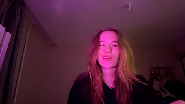 LeomaJee online show from April 12, 6:24 pm