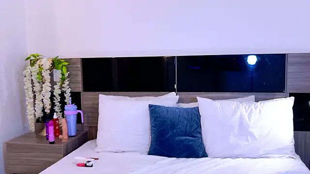 EmmaRicco online show from March 8, 2:04 am