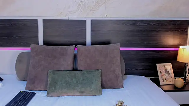 Natalia Cruzz online show from April 15, 7:43 pm