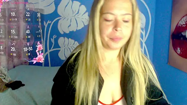 Snapshot of CamilleRouge chatting on March 2, 10:11 am CamilleRouge online show from March 2, 10:11 am