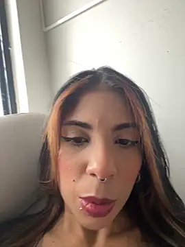 VioletaHills  online show from March 11, 12:11 pm