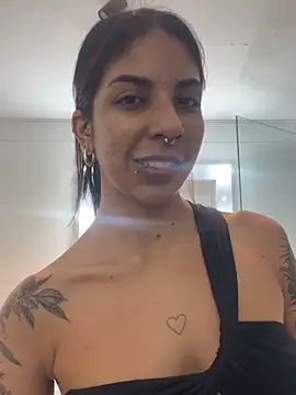 Snapshot of VioletaHills_ chatting on June 3, 12:19 pm VioletaHills online show from June 3, 12:19 pm