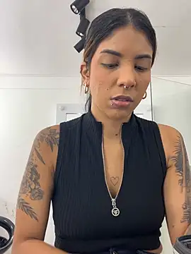 Snapshot of VioletaHills_ chatting on June 23, 12:14 pm VioletaHills online show from June 23, 12:14 pm