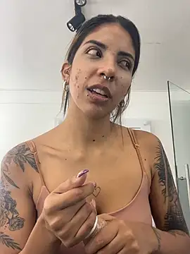 Snapshot of VioletaHills_ chatting on June 28, 12:33 pm VioletaHills online show from June 28, 12:33 pm