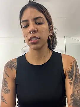 Snapshot of VioletaHills_ chatting on July 4, 12:22 pm VioletaHills online show from July 4, 12:22 pm