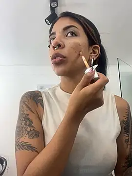 Snapshot of VioletaHills_ chatting on July 8, 12:20 pm VioletaHills online show from July 8, 12:20 pm
