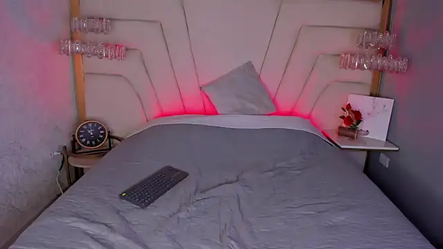Snapshot of hollannd_ chatting on July 6, 1:08 pm hollannd online show from July 6, 1:08 pm