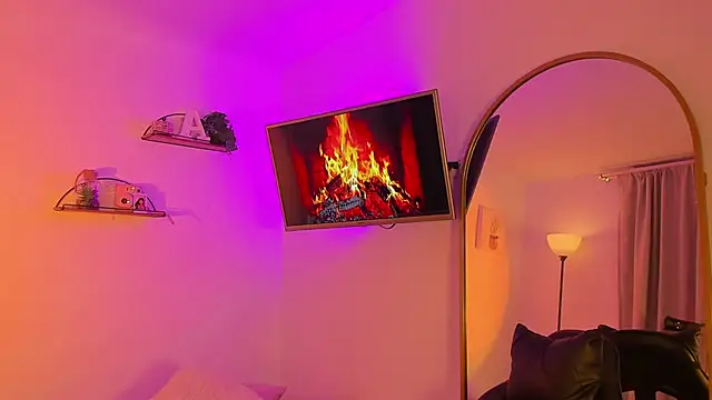 AlaiaRogers online show from May 7, 10:42 am