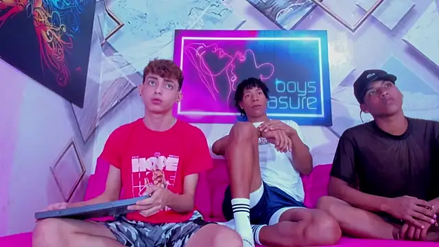 Snapshot of Aron_guys chatting on February 28, 5:03 pm Aron guys online show from February 28, 5:03 pm