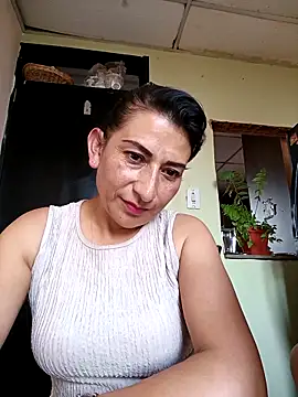 Snapshot of Lucia_Rios chatting on March 2, 10:27 pm Lucia Rios online show from March 2, 10:27 pm