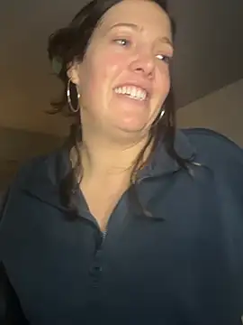 Snapshot of hollyharmd chatting on March 1, 3:41 am hollyharmd online show from March 1, 3:41 am