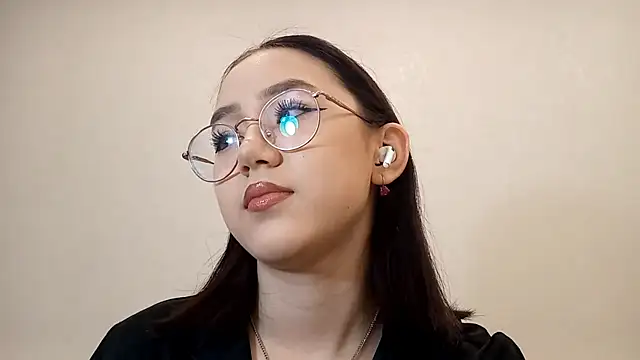 Snapshot of SolvedGlobe chatting on March 1, 1:02 pm SolvedGlobe online show from March 1, 1:02 pm