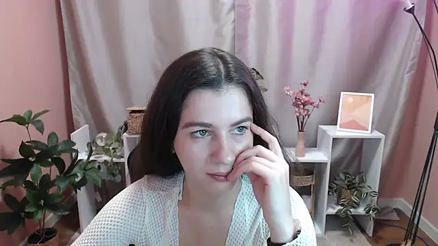 MistyBree online show from May 13, 8:01 am
