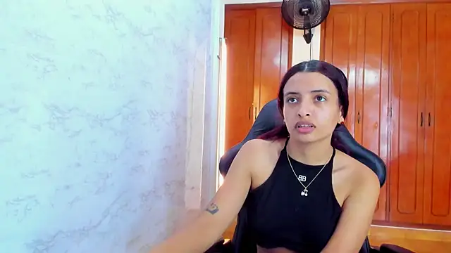 Snapshot of lizzie_skinny chatting on May 11, 7:00 pm lizzie skinny online show from May 11, 7:00 pm