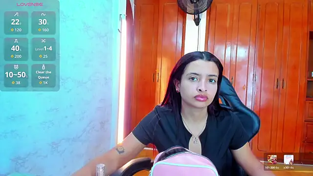Snapshot of lizzie_skinny chatting on May 12, 7:00 pm lizzie skinny online show from May 12, 7:00 pm