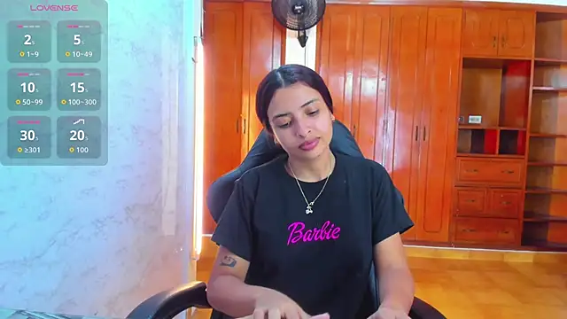 Snapshot of lizzie_skinny chatting on May 13, 7:00 pm lizzie skinny online show from May 13, 7:00 pm