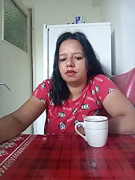 Snapshot of roxana_e43 chatting on June 28, 5:46 am roxana e43 online show from June 28, 5:46 am