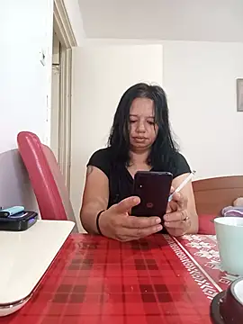 Snapshot of roxana_e43 chatting on July 4, 5:24 am roxana e43 online show from July 4, 5:24 am