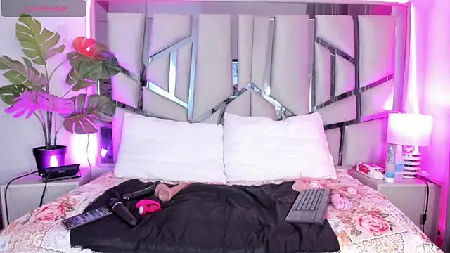 lucy davies online show from March 18, 11:46 am