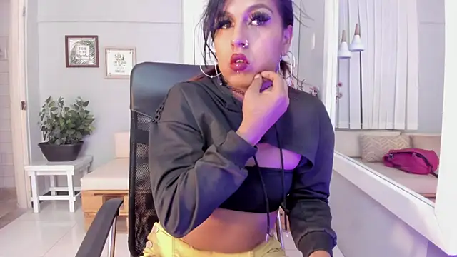 Snapshot of Nahomy_Collins_ chatting on April 14, 7:53 pm Nahomy Collins online show from April 14, 7:53 pm
