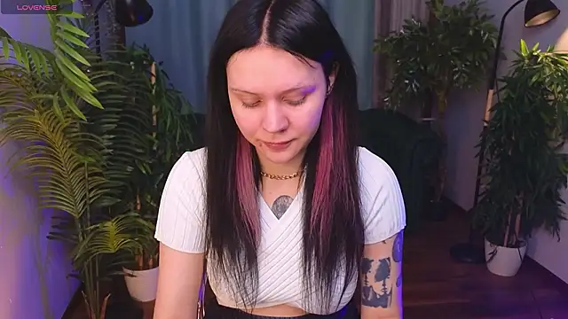 kittenlolla online show from March 27, 5:35 am