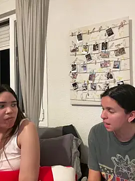 Snapshot of Genblan chatting on April 4, 8:06 pm Genblan online show from April 4, 8:06 pm