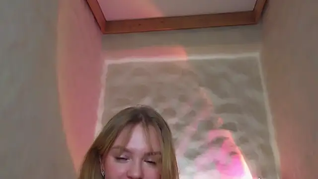 cyberl0ve  online show from March 21, 4:21 pm