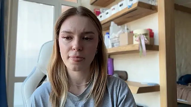 cyberl0ve  online show from April 16, 1:56 pm